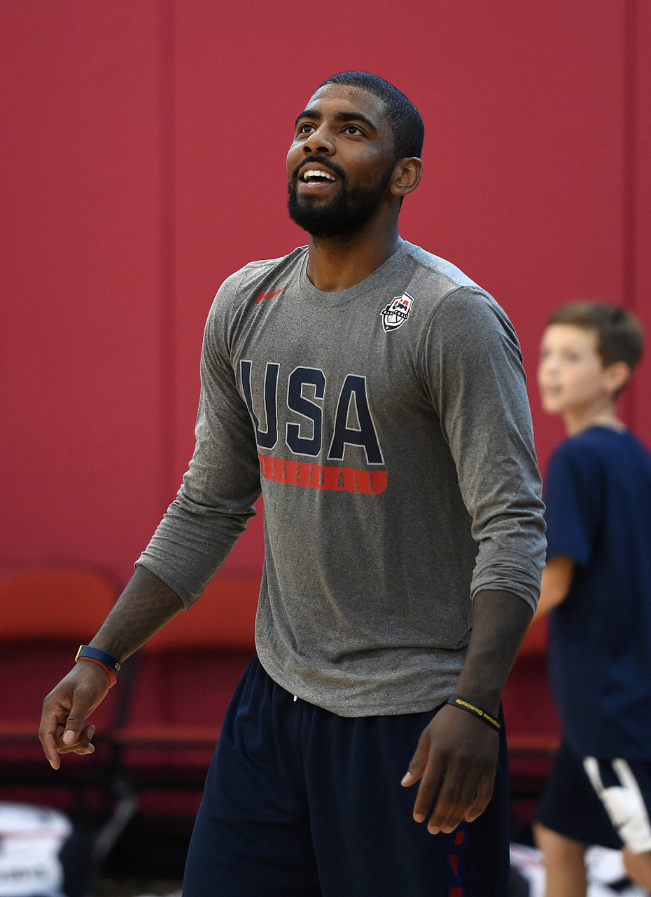 触球时都背 触球时都背